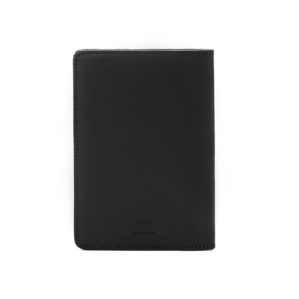 Porta passaporte de couro legítimo 16142 Salerno nas cores preto e café, com bloqueio RFID anti furto, ideal para viagens seguras e estilosas.