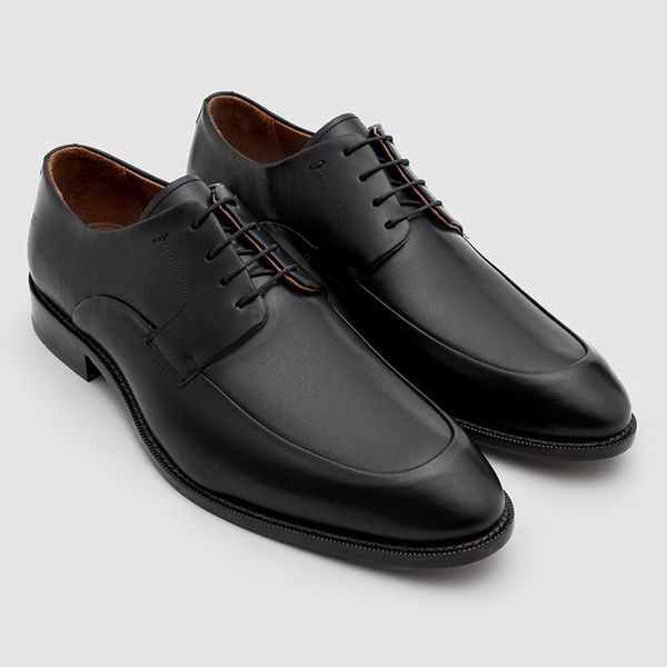 Sapato social masculino Derby preto da Salerno Prime, confeccionado em couro legítimo, com design clássico e sofisticado, ideal para ambientes formais e de trabalho.