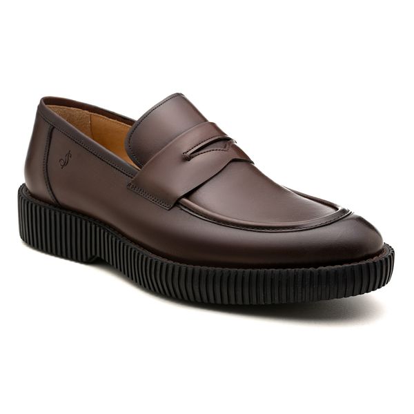 Sapato casual masculino loafer na cor negresco da Salerno Prime, confeccionado em couro legítimo, com design moderno e versátil, ideal para o dia a dia e ocasiões informais.
