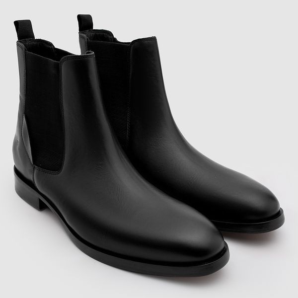 Bota Chelsea masculina preta da Salerno Prime, confeccionada em couro legítimo, com design elegante e prático, perfeita para looks sofisticados e para o dia a dia.
