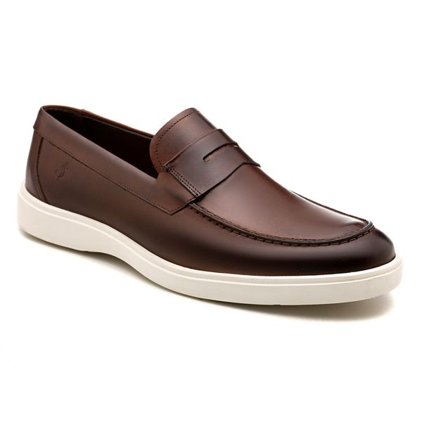 Sapato loafer masculino na cor pinhão da Salerno Prime, confeccionado em couro legítimo, com design elegante e moderno, perfeito para looks formais e casuais.