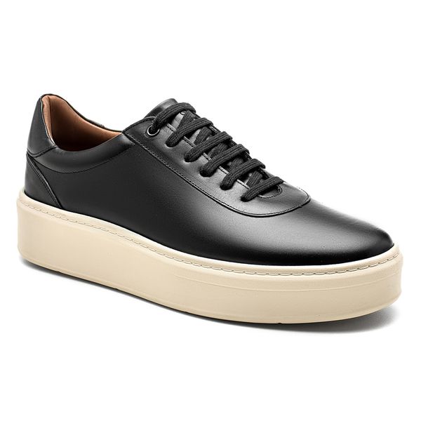 Tênis sneaker masculino preto com solado off white da Salerno Prime, feito em couro legítimo, combinando estilo moderno e conforto para o uso diário.