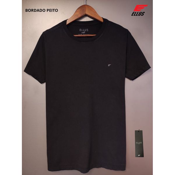 T-SHIRT BÁSICA PRETA DETALHES BORDADO
