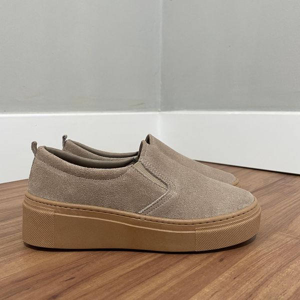 Slip On Carol - Couro Camurça Areia