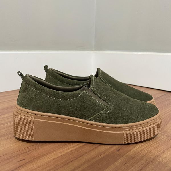 Slip On Carol - Couro Camurça Verde Miitar 