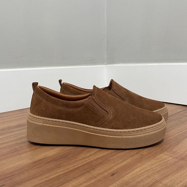 Slip On Carol - Couro Camurça Caramelo 