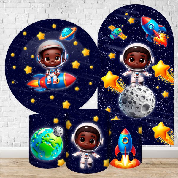 Kit 5 peças Capa Romano Veste Fácil+ Capa Redonda+ Trio Capas Cilindro Sublimados Tema Astronauta Baby Menino Fundo Azul Escuro 2229