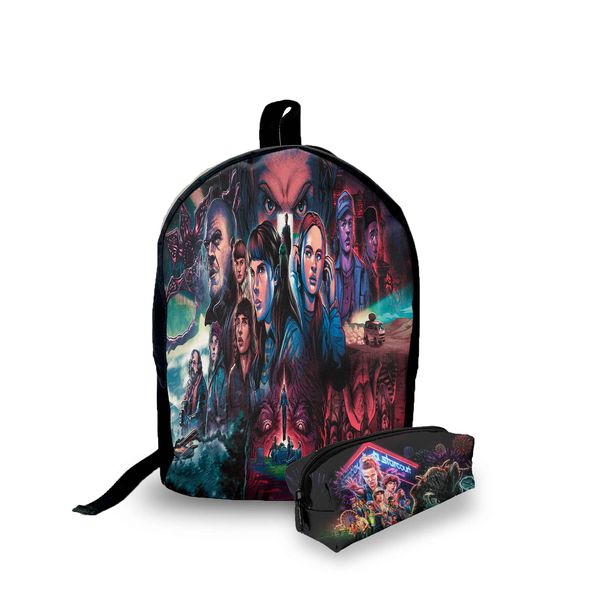 Mini Mochila Urbana + Estojo - Stranger Thinks - Lançamento