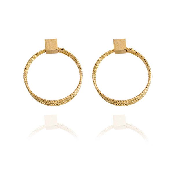Brinco Pêndulo com Três Círculos Texturizados Banho de Ouro 18K