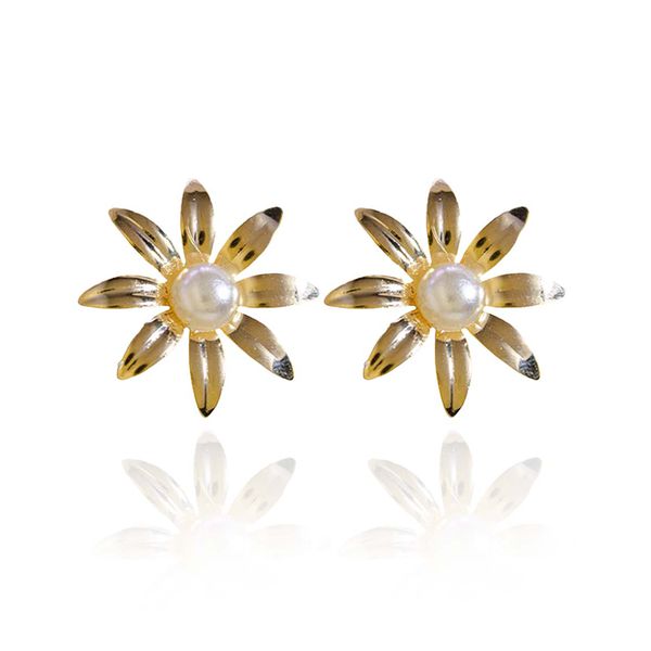 Brinco Flor com Pérola Banho de Ouro 18K