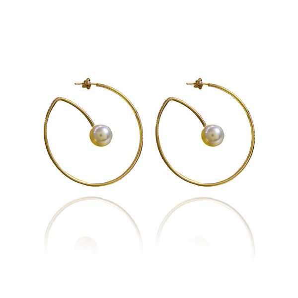 Brinco Meia Argola Fio com Pérola Banho de Ouro 18K