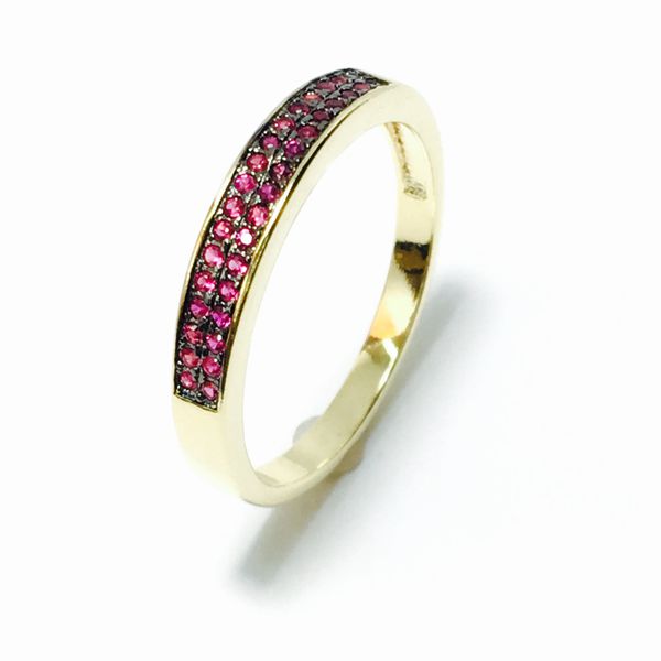 Anel Meia Aliança Semijoia Banho De Ouro 18k Cravação De Zircônia Rubi Detalhe Em Ródio Negro