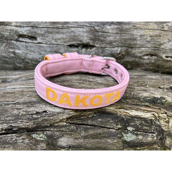COLEIRA BABY PERSONALIZADA 3cm rosa bebê com nome em amarelo petróleo
