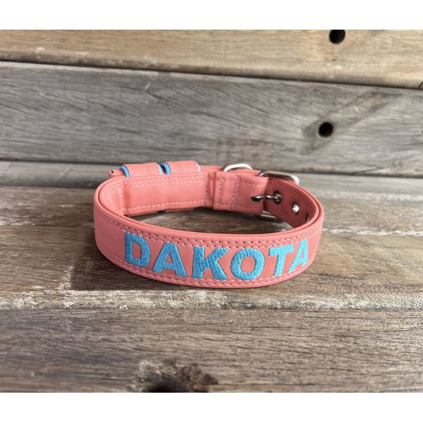 COLEIRA BABY PERSONALIZADA 3cm salmão com nome em azul bebê