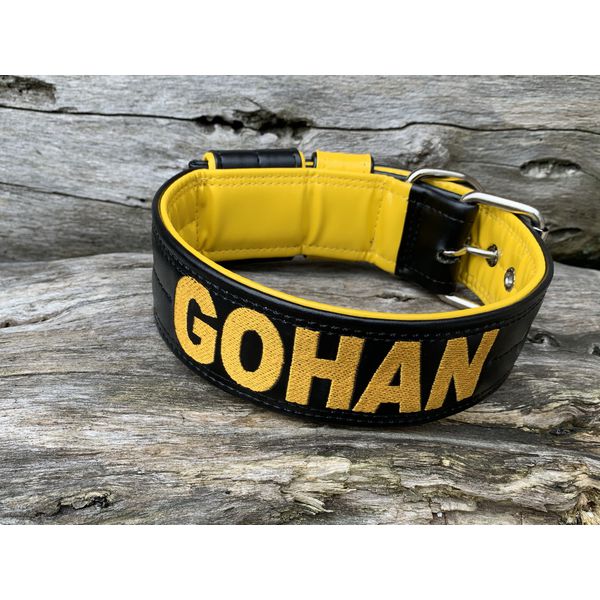 COLEIRA PERSONALIZADA 5cm preta/amarelo com nome em amarelo petróleo