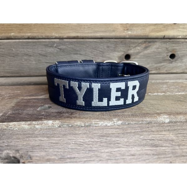 COLEIRA PERSONALIZADA 5cm azul marinho com nome em prata