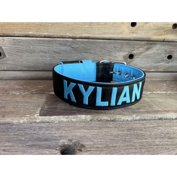 COLEIRA PERSONALIZADA 5cm preta/azul bebê com nome em azul bebê