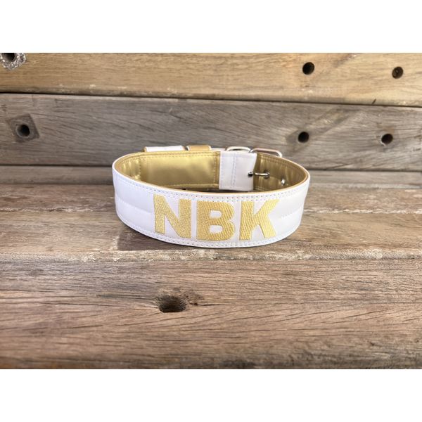 COLEIRA PERSONALIZADA 5cm branca/dourada com nome em dourado