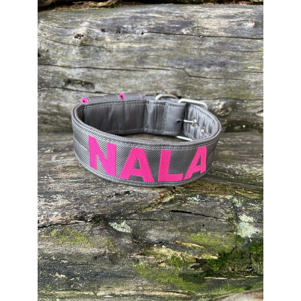 COLEIRA PERSONALIZADA 5cm cinza chumbo com nome em rosa pink