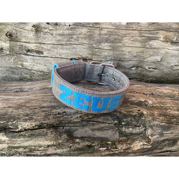 COLEIRA PERSONALIZADA 5cm cinza riscado com nome em azul bebê