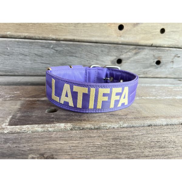 COLEIRA PERSONALIZADA 5cm lilás com nome em dourado