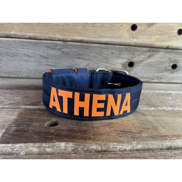 COLEIRA PERSONALIZADA 5cm azul marinho com nome em laranja fluorescente