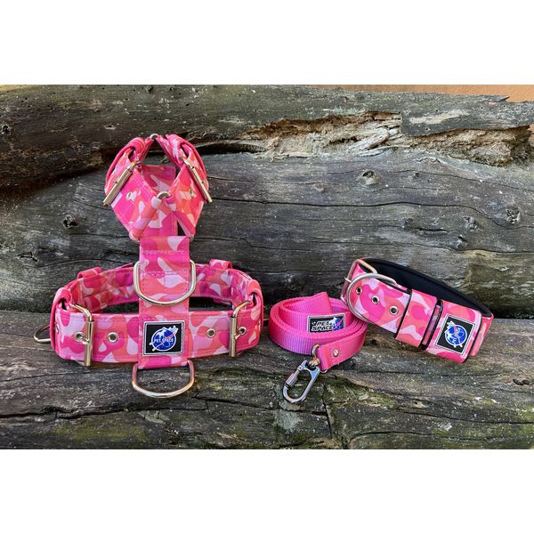 KIT PEITORAL UNIVERSAL, COLEIRA SUPER CONFORT E GUIA DE PASSEIO cor camuflado rosa