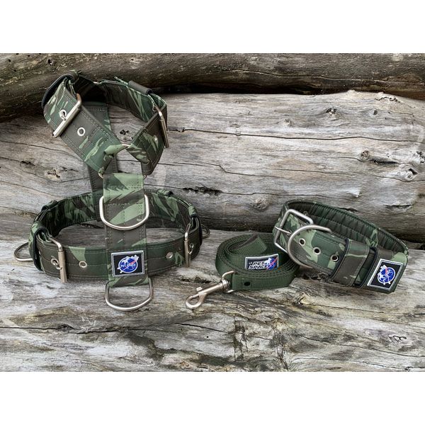 KIT PEITORAL UNIVERSAL, COLEIRA CAMUFLADA E GUIA DE PASSEIO cor camuflado militar