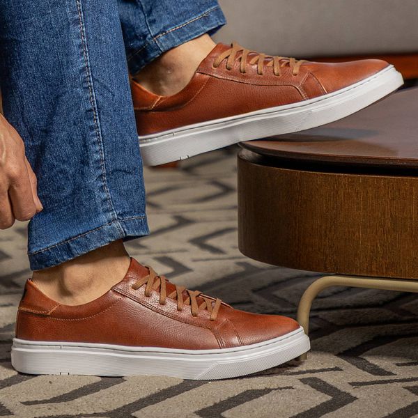 Tênis Casual Masculino em Couro Café