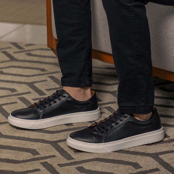 Tênis Casual Masculino em Couro Preto