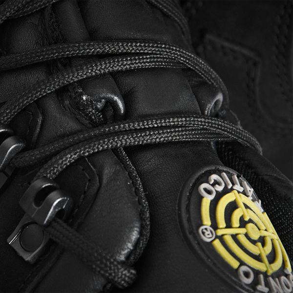 Coturno nobuk modelo Novo Preto e Nylon Impacto