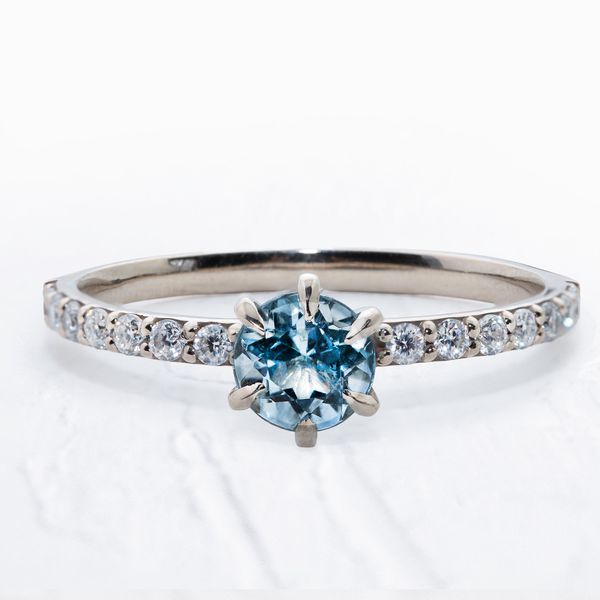 Anel de Noivado em Ouro Branco Akira