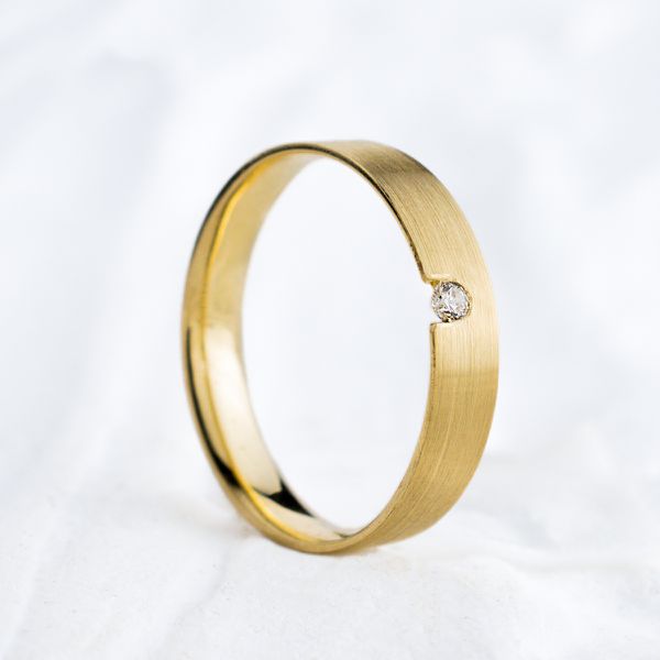 Aliança de Casamento Fosca em Ouro 3,5mm Cravejada Acabamento Acetinada e Corte Circular Alma - Unidade