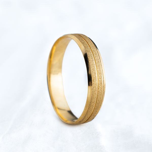 Aliança de Casamento em Ouro 4mm Fosco Diamantado Galês - Unidade 