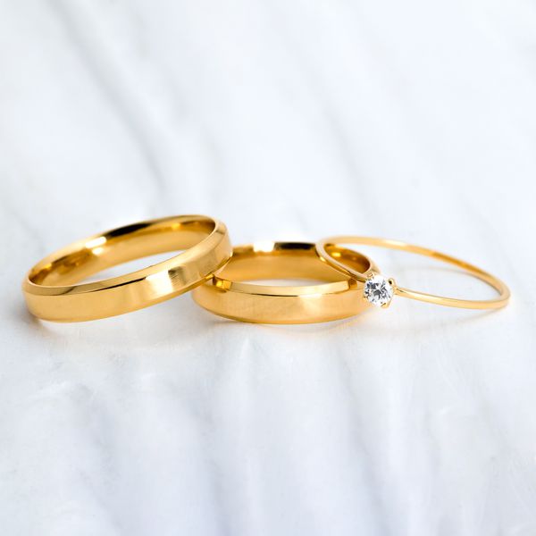 Alianças de Casamento em Ouro 4mm Lucy e Anel Solitário Ciel - Combo 