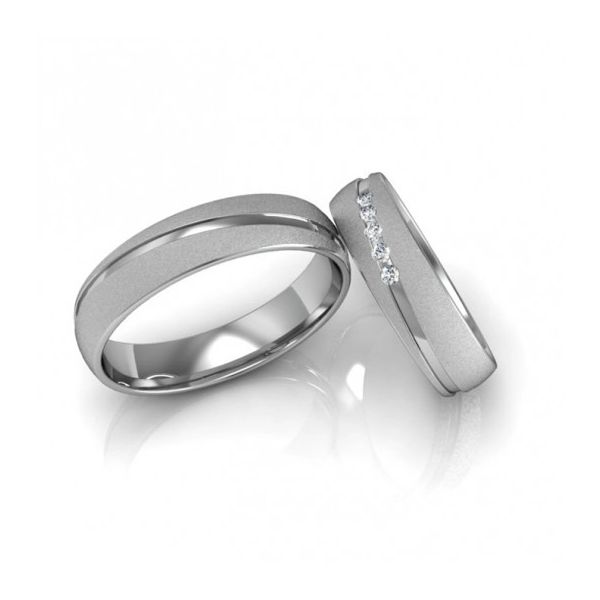 Par De Aliança Prata 925 Diamantadas com Friso Diagonal e Pedras 5mm