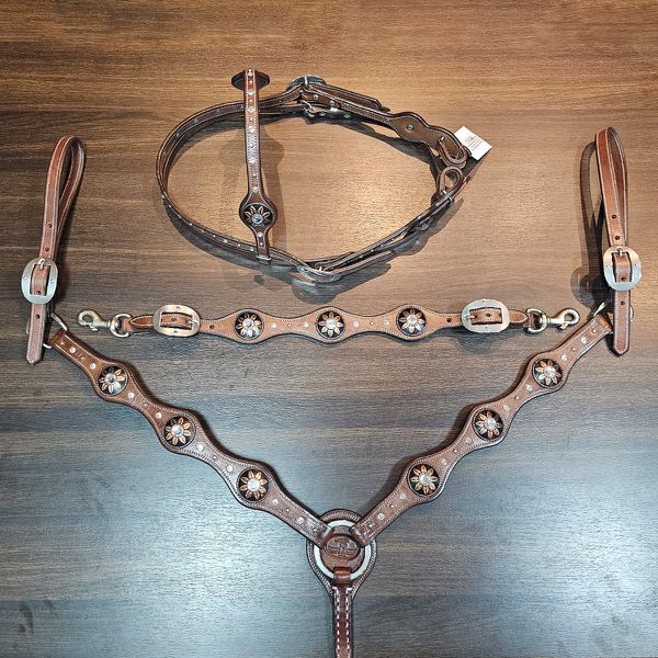 Conjunto Cabeçada Peiteira Levantador Couro Marrom Com Strass Cristal & Cravinhos Cod.8562 - Boots Horse