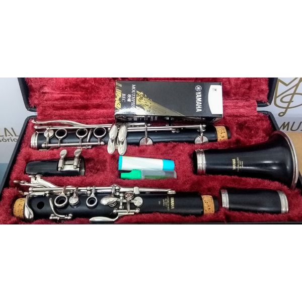 Clarinete Yamaha de Madeira YCL352 Semi-Nova