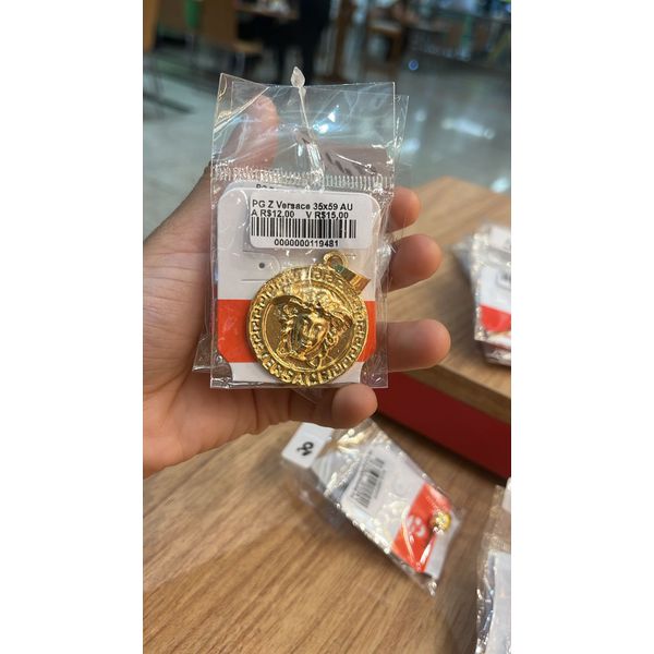 Pingente Zamac Versace Banhado A Ouro 18k