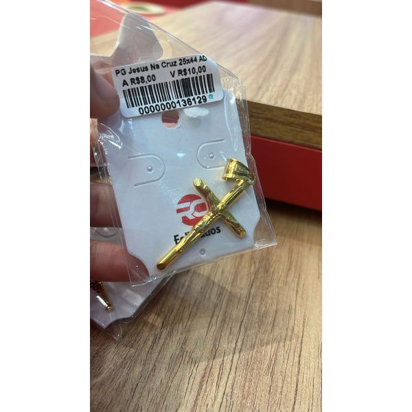 Pingente Jesus Na Cruz Aço Dourado 