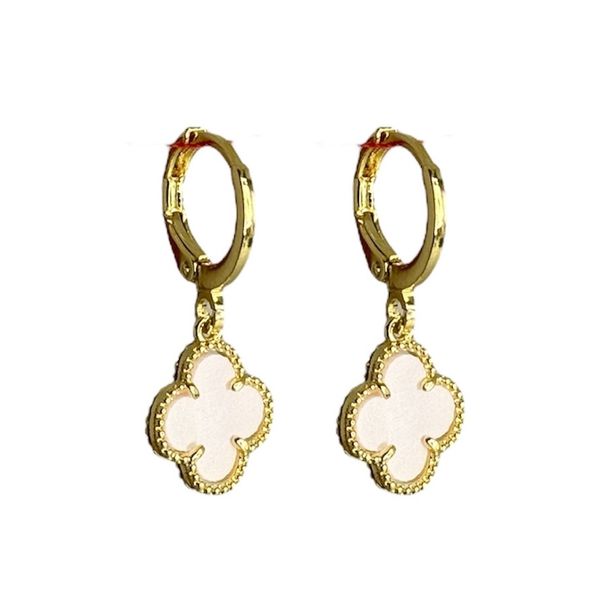 Brinco Trevo Rosa Tranqueta Banhado A Ouro 18K