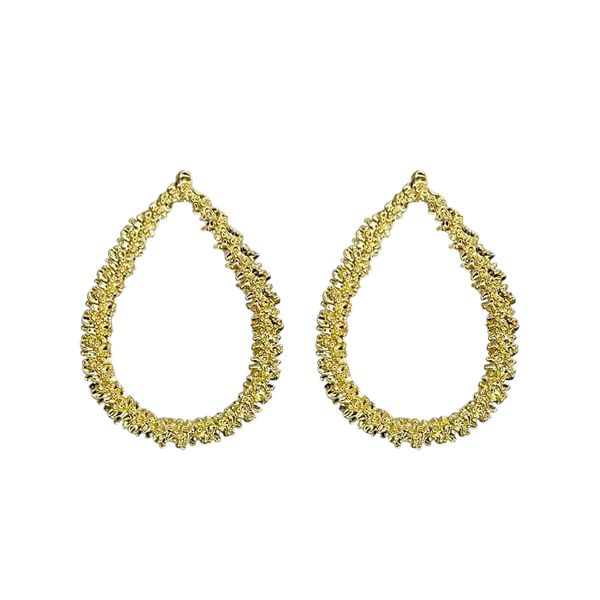 Brinco Gota Vazado Trabalhado Banhado a Ouro 18K 