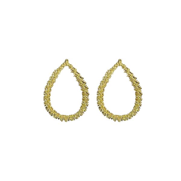 Brinco Gota Vazado Trabalhado Banhado a Ouro 18K 