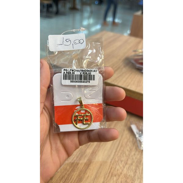 Pingente Latão Fé Círculo Vazado Banhado A Ouro 18K