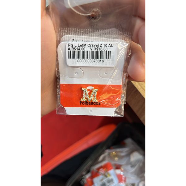 Pingente Latão Letra M Cravejado Zircônia Banhado A Ouro 18k