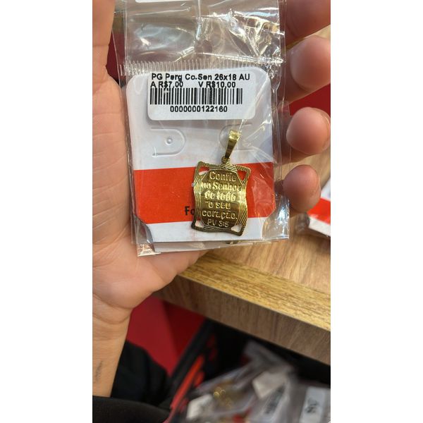 Pingente Pergaminhl Confie No Senhor Banhado A Ouro 18K