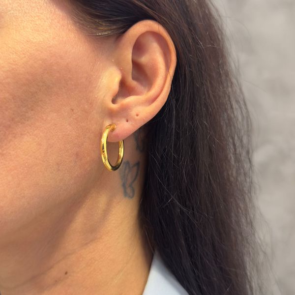 Argola de Ouro 18k 750 Levemente Torcida 2.4g 25mm 