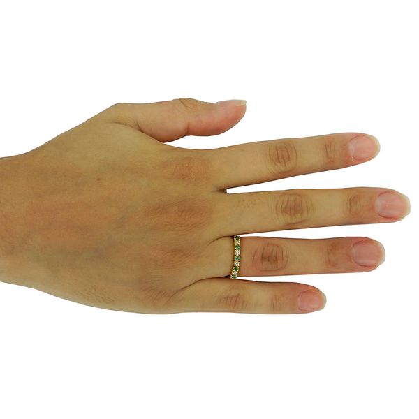 Anel Feminino em Ouro 18K cravejado com Esmeraldas