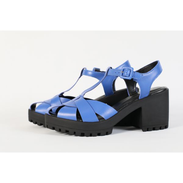 Sandalia tratorada azul top
