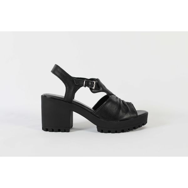  Sandalia de Couro Tratorada Preto Ref. 09612.09903